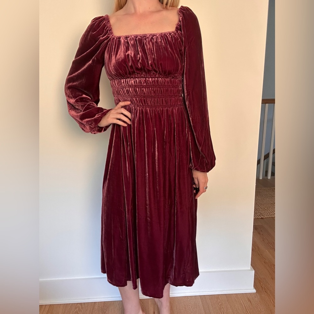 Hill House - The Jasmine Nap Dress in Velvet Long Sleeve Dress in Deep Burgundy